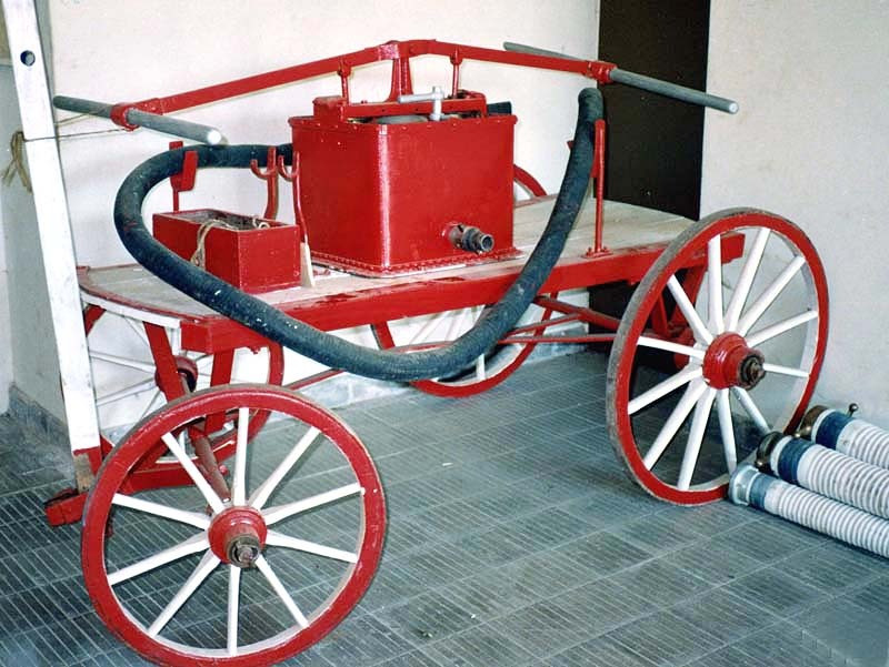 1844 4 man hand pumper