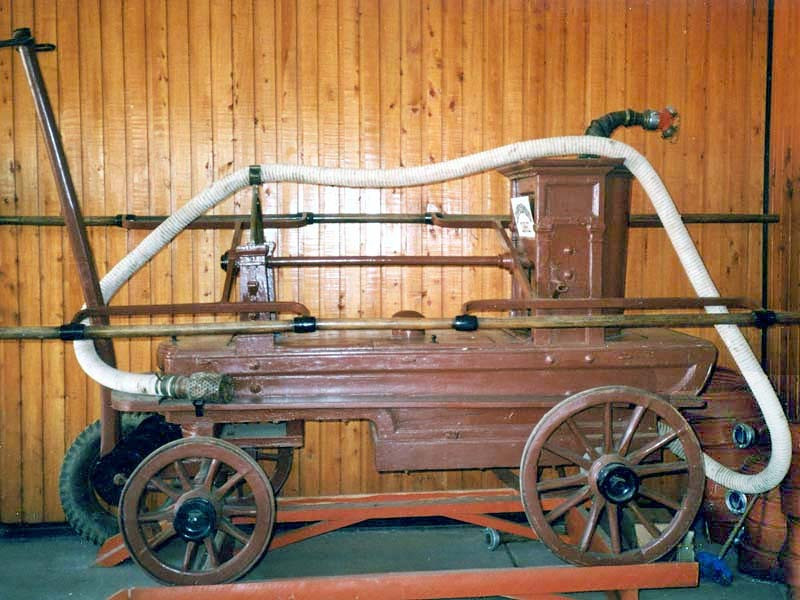 1858 hand pumper  2 