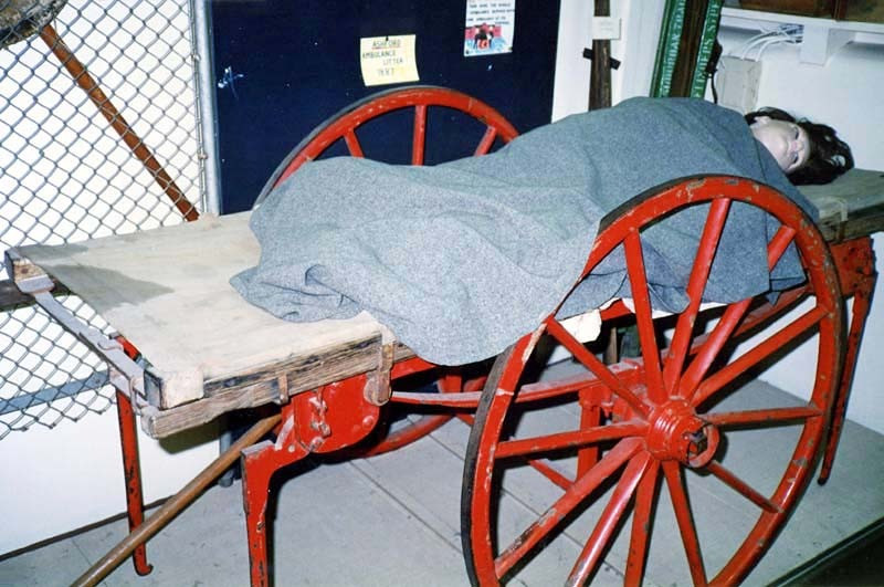 1887 ambulance litter