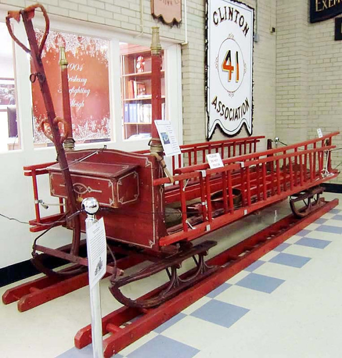 1904 hand drawn service sleigh 1