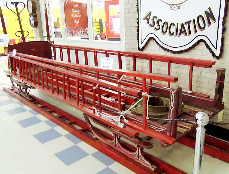 1904 hand drawn service sleigh 4