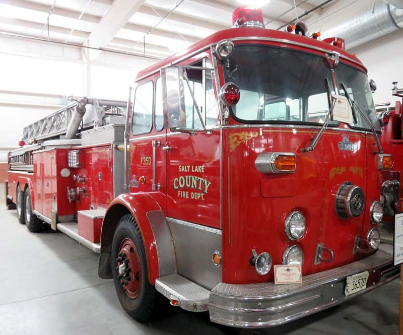 1974 crown 100 ft ladder 2